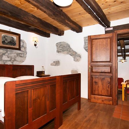 Apartments Valentinus 1800 Сежана Екстериор снимка