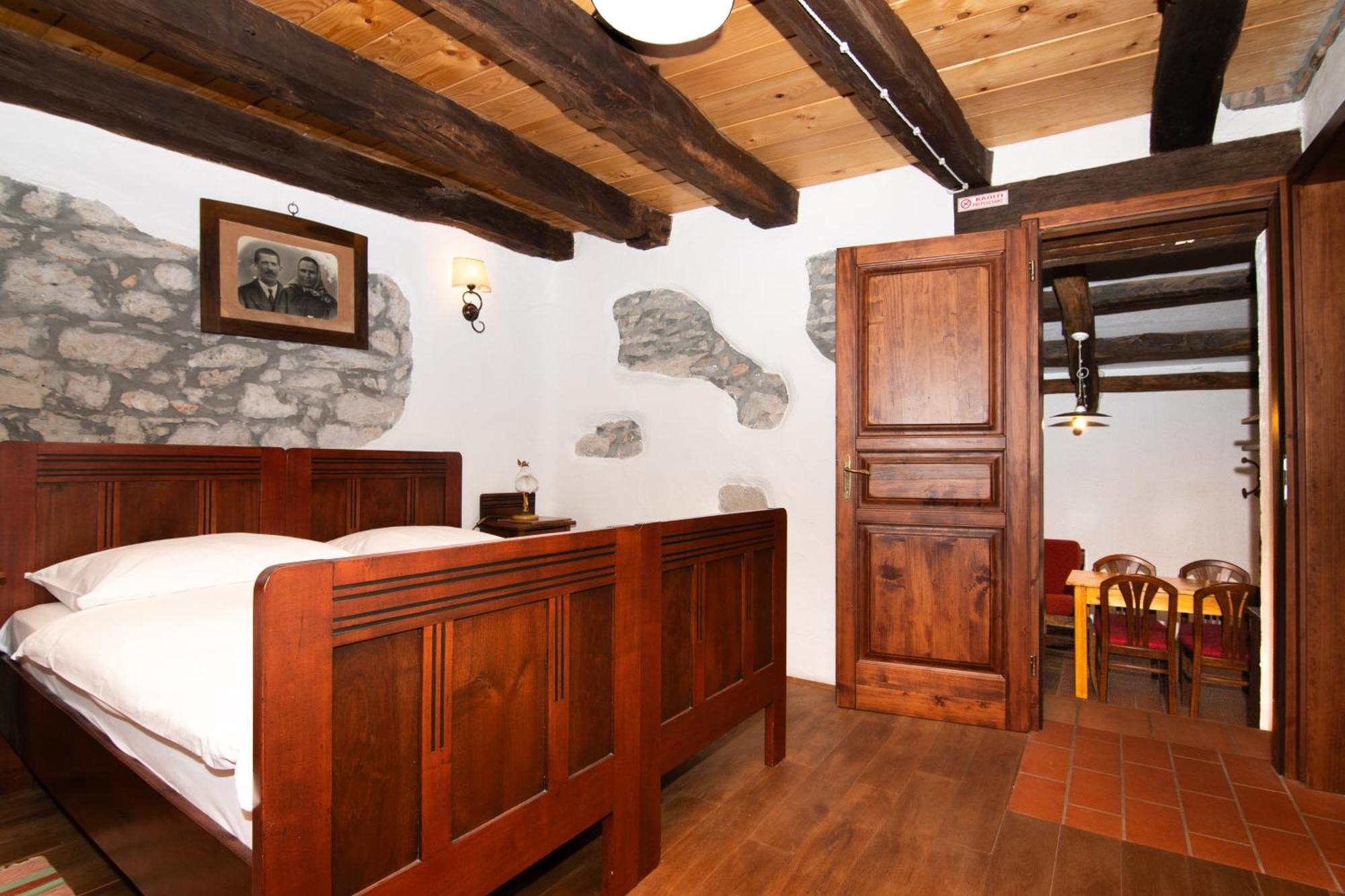 Apartments Valentinus 1800 Сежана Екстериор снимка
