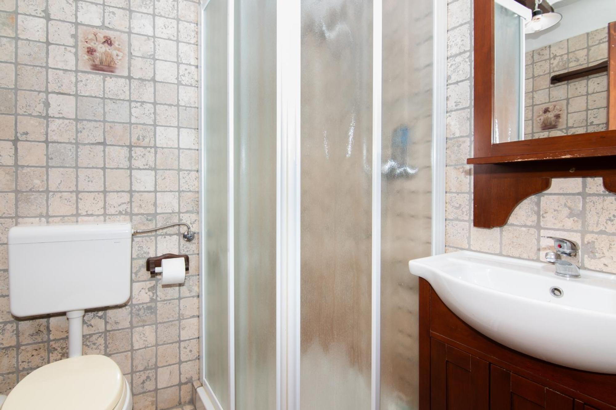 Apartments Valentinus 1800 Сежана Екстериор снимка