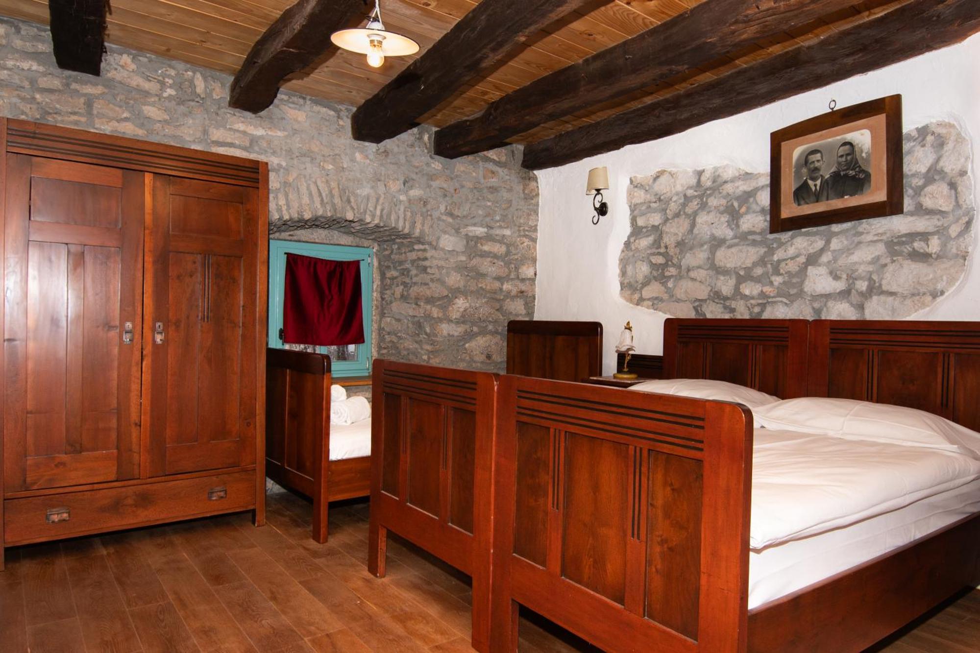 Apartments Valentinus 1800 Сежана Екстериор снимка
