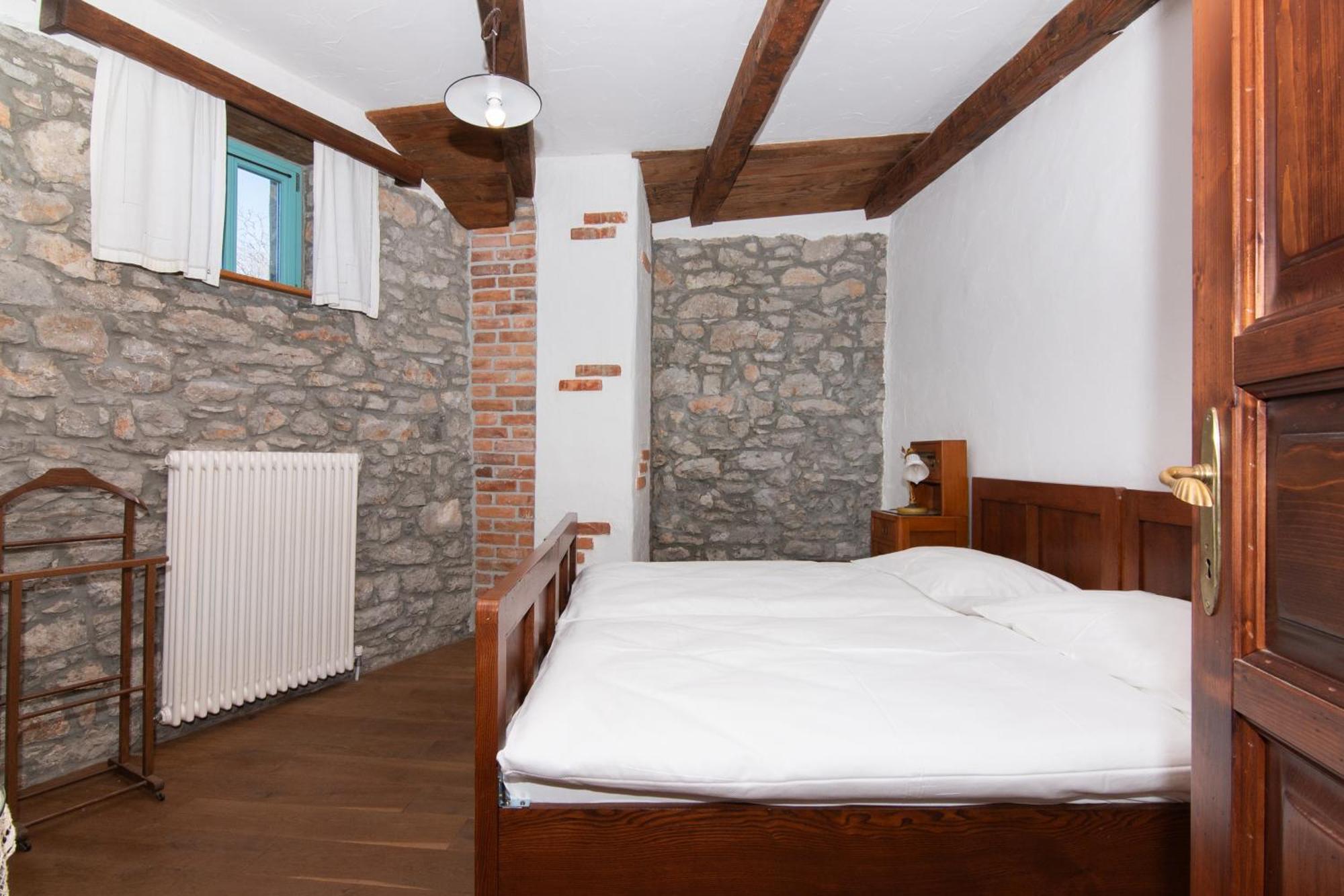 Apartments Valentinus 1800 Сежана Екстериор снимка