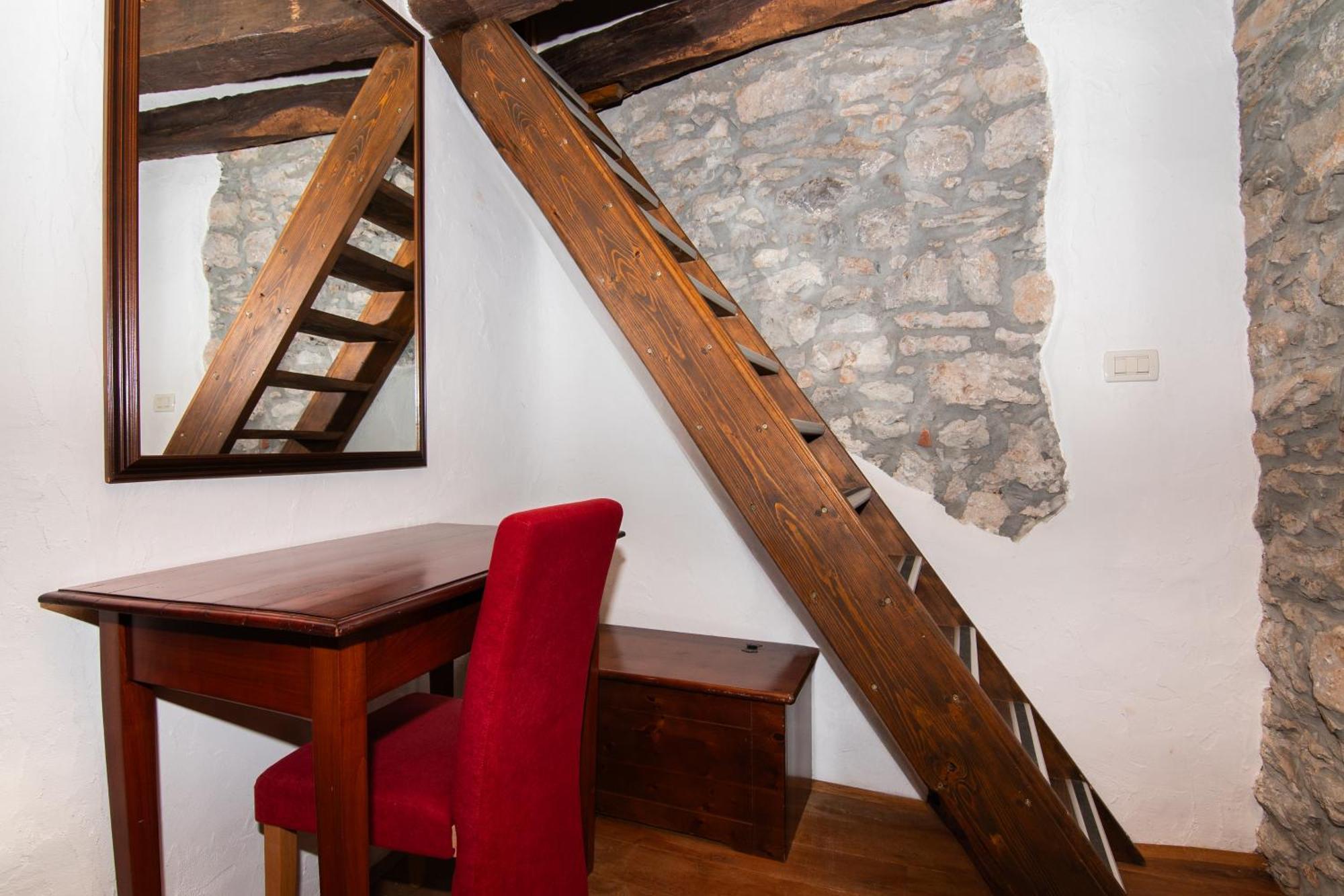 Apartments Valentinus 1800 Сежана Екстериор снимка