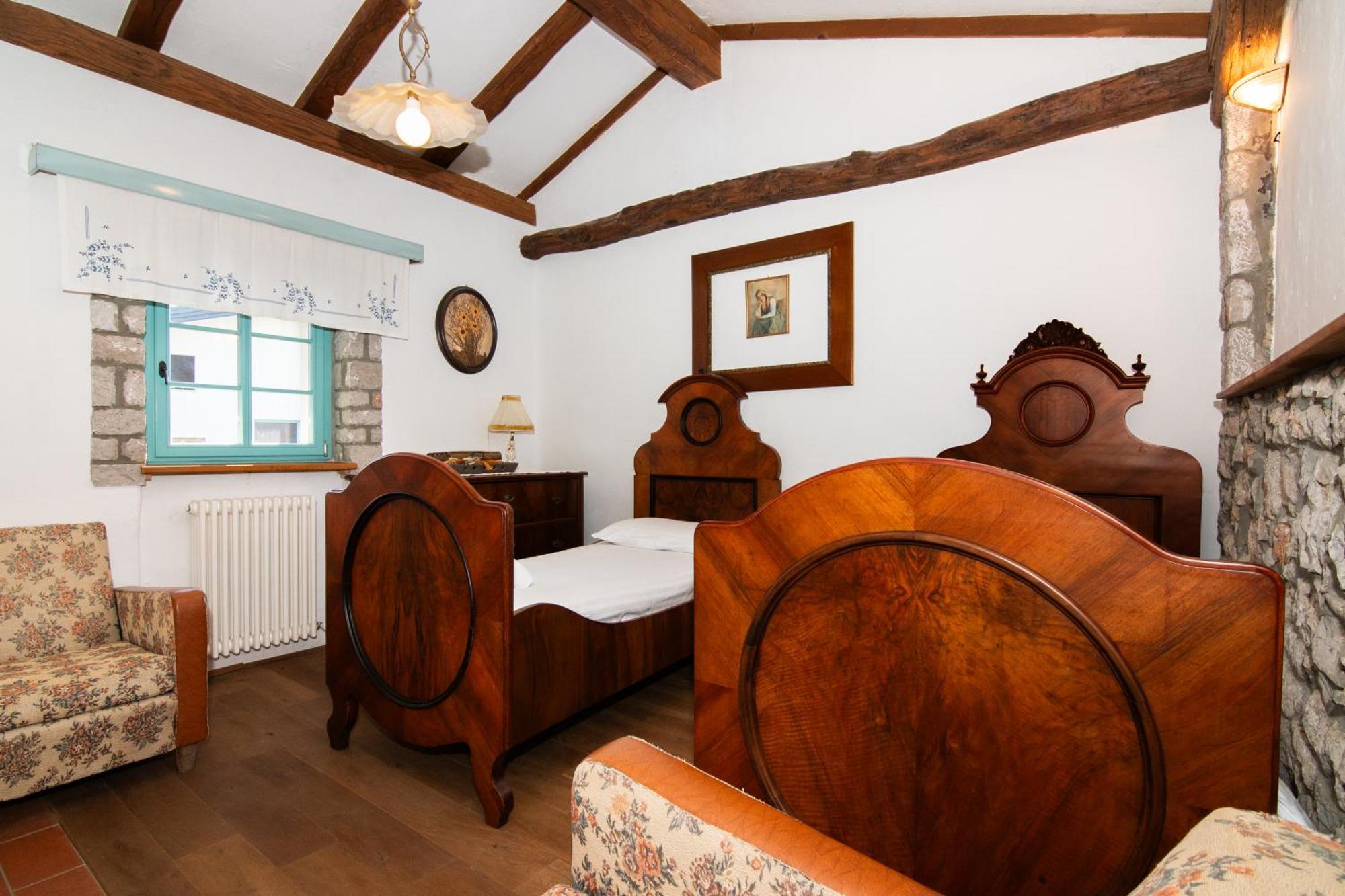 Apartments Valentinus 1800 Сежана Екстериор снимка