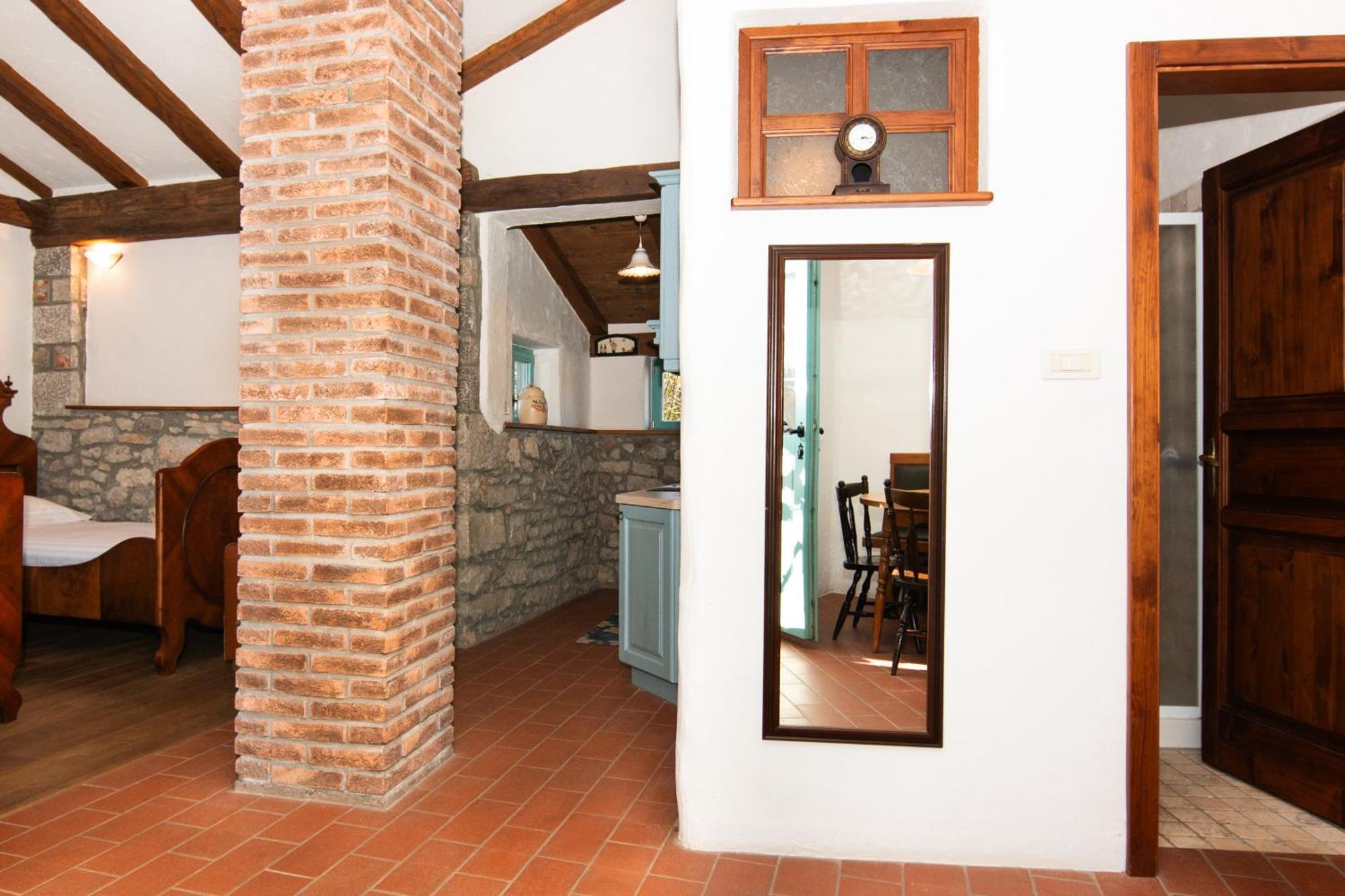 Apartments Valentinus 1800 Сежана Екстериор снимка