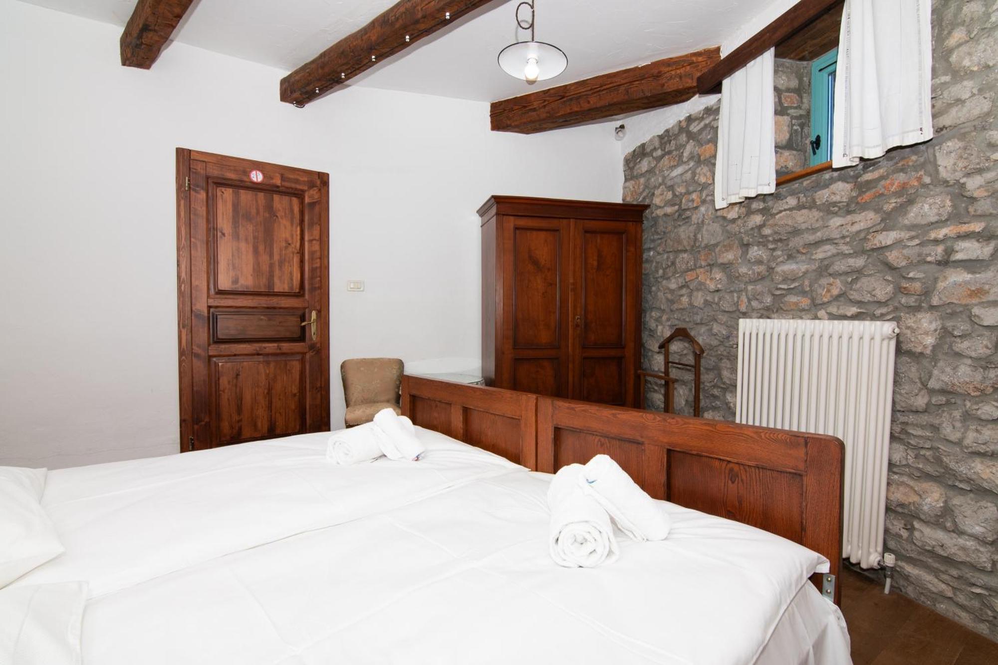 Apartments Valentinus 1800 Сежана Екстериор снимка