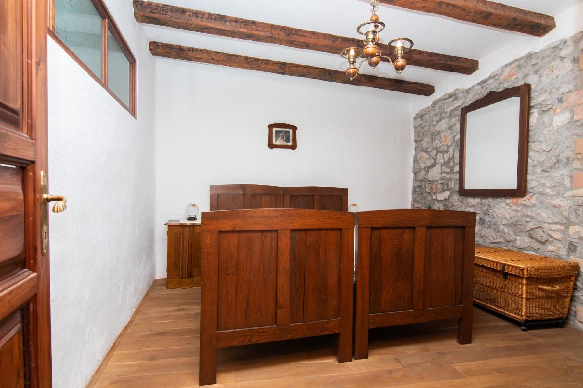 Apartments Valentinus 1800 Сежана Екстериор снимка