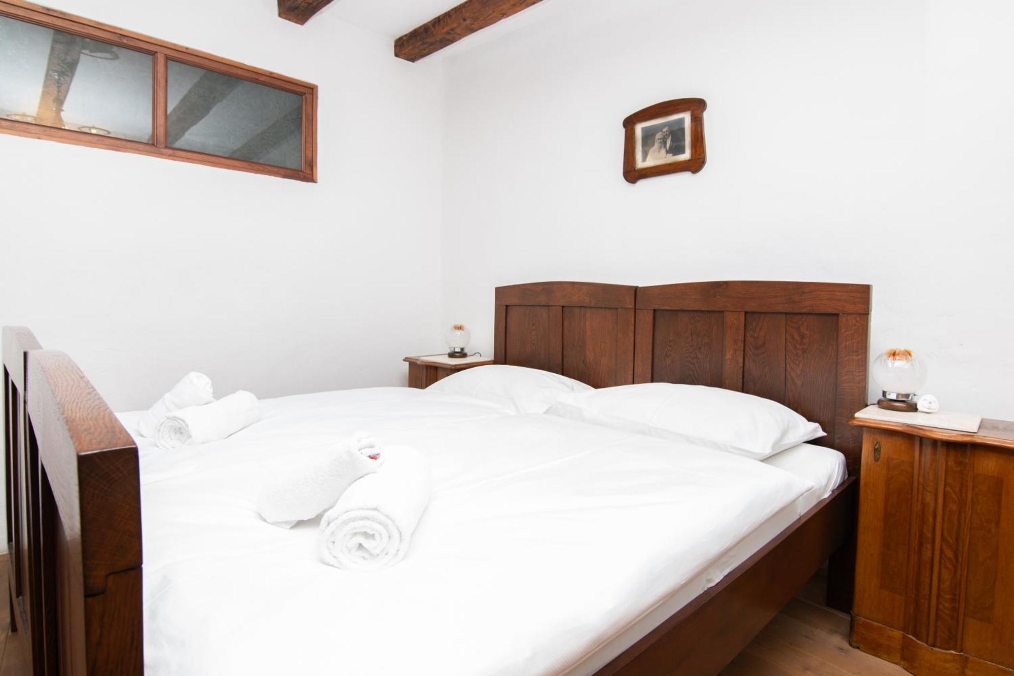 Apartments Valentinus 1800 Сежана Екстериор снимка