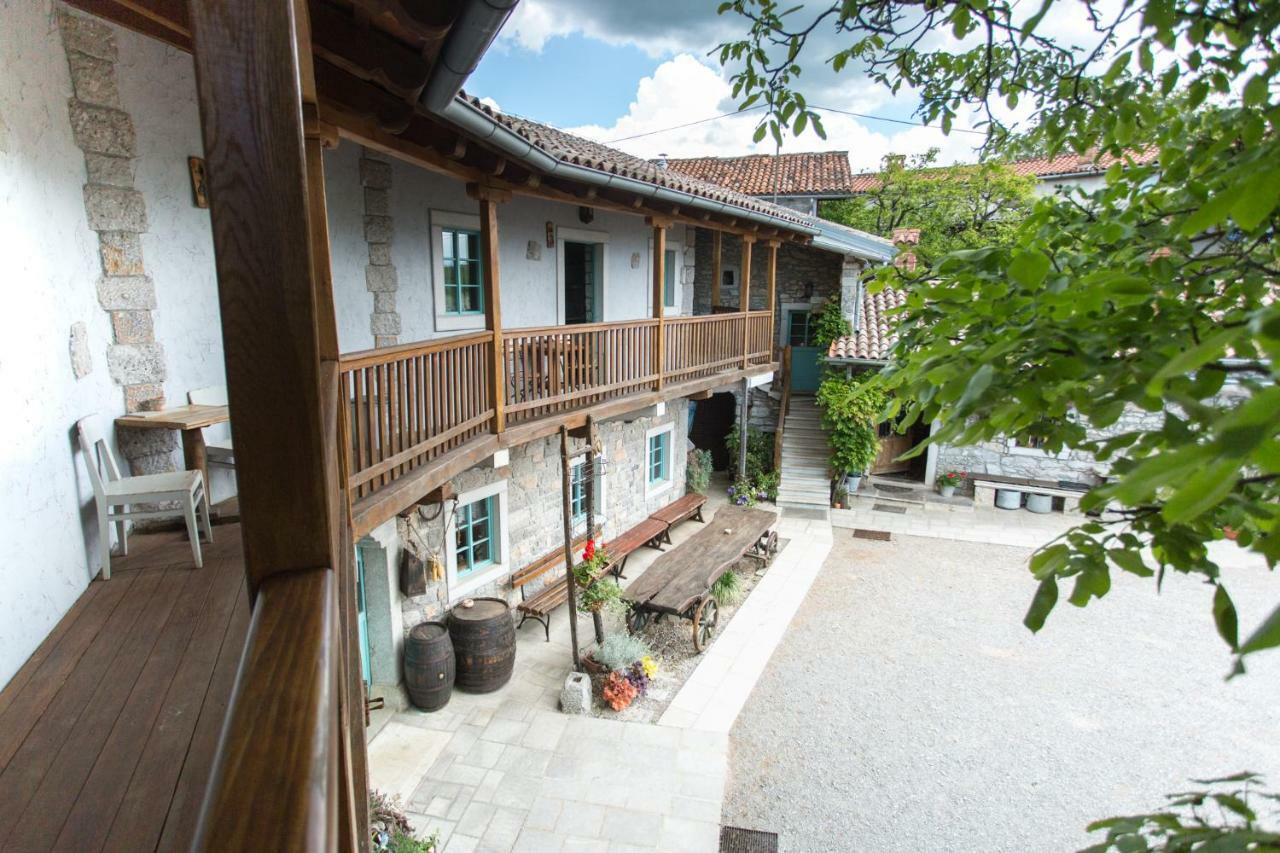 Apartments Valentinus 1800 Сежана Екстериор снимка